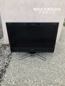 不用品回収した液晶テレビ